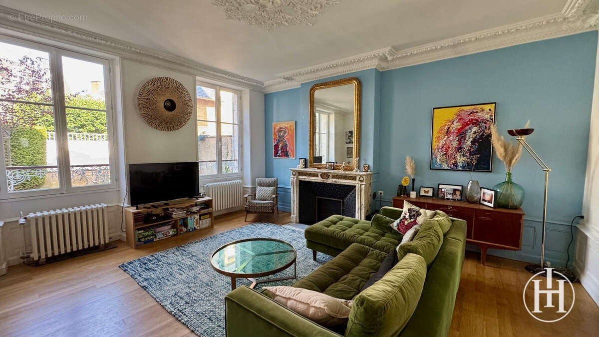 Maison à SAINT-AMAND-MONTROND