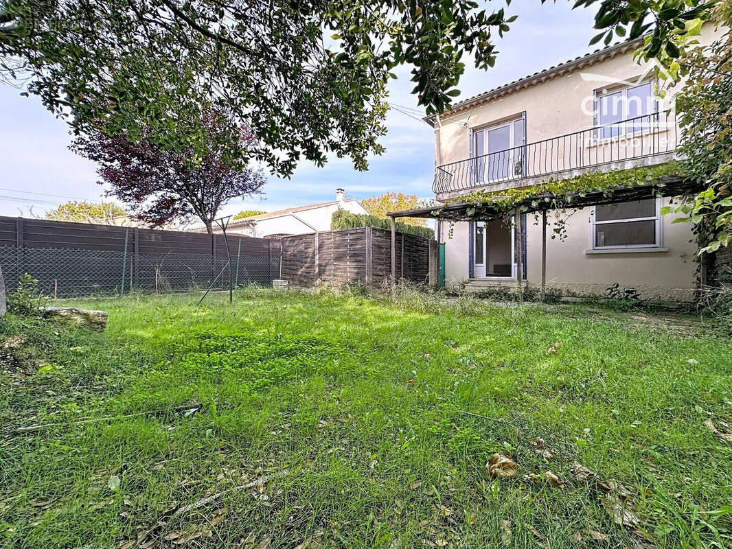 Appartement à L'ISLE-SUR-LA-SORGUE