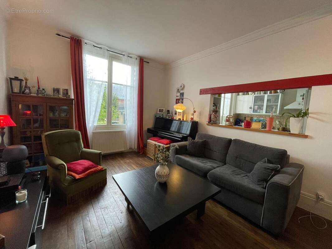 Maison à DUN-SUR-AURON