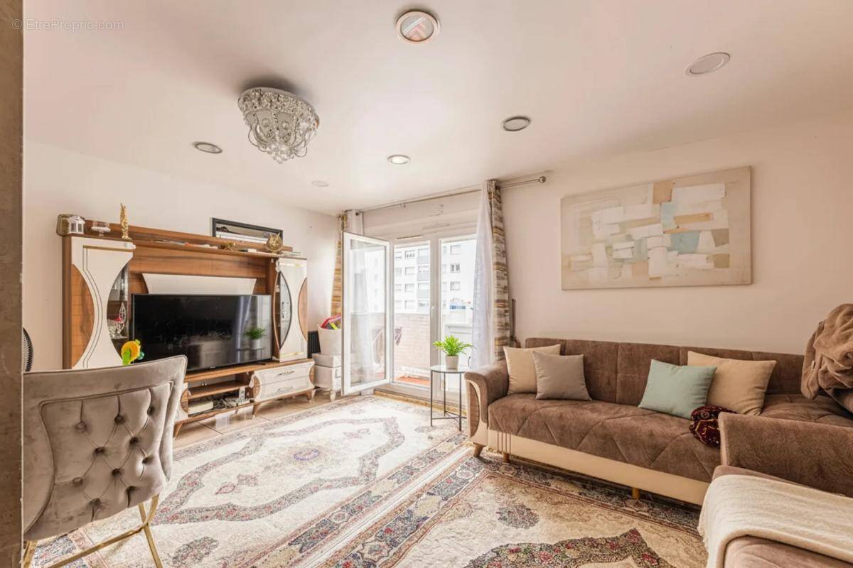 Appartement à AUBERVILLIERS