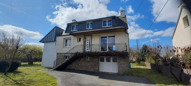 Maison à PLEYBER-CHRIST