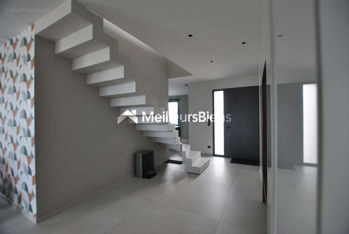 Maison à SAINT-SULPICE-ET-CAMEYRAC