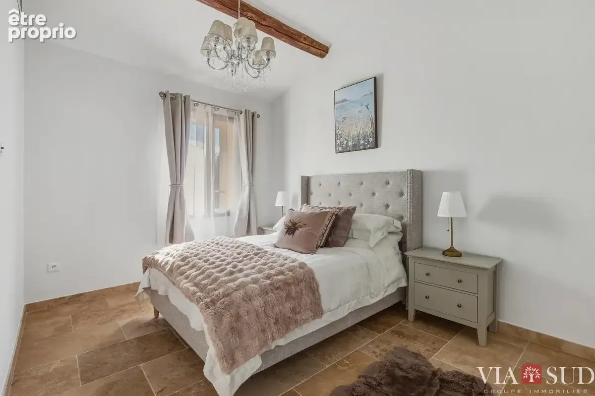Une maison idéale pour profiter d'un environnement paisible tout en bénéficiant de beaux volumes et d'un extérieur propice à la  - photo 10