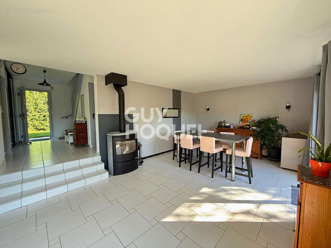 Maison à MISEREY-SALINES