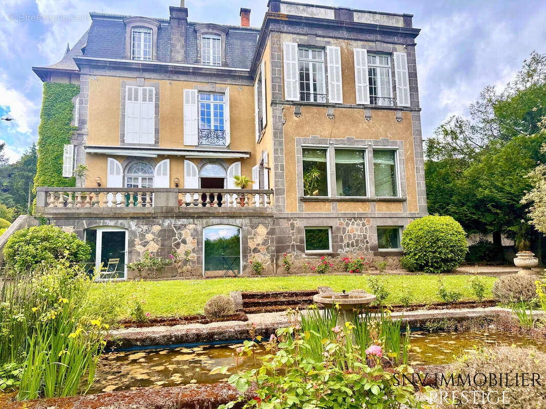 Château d'exception au sein d'un parc arboré avec dépendances, pavillon d'invités et maison de gardien - photo 22