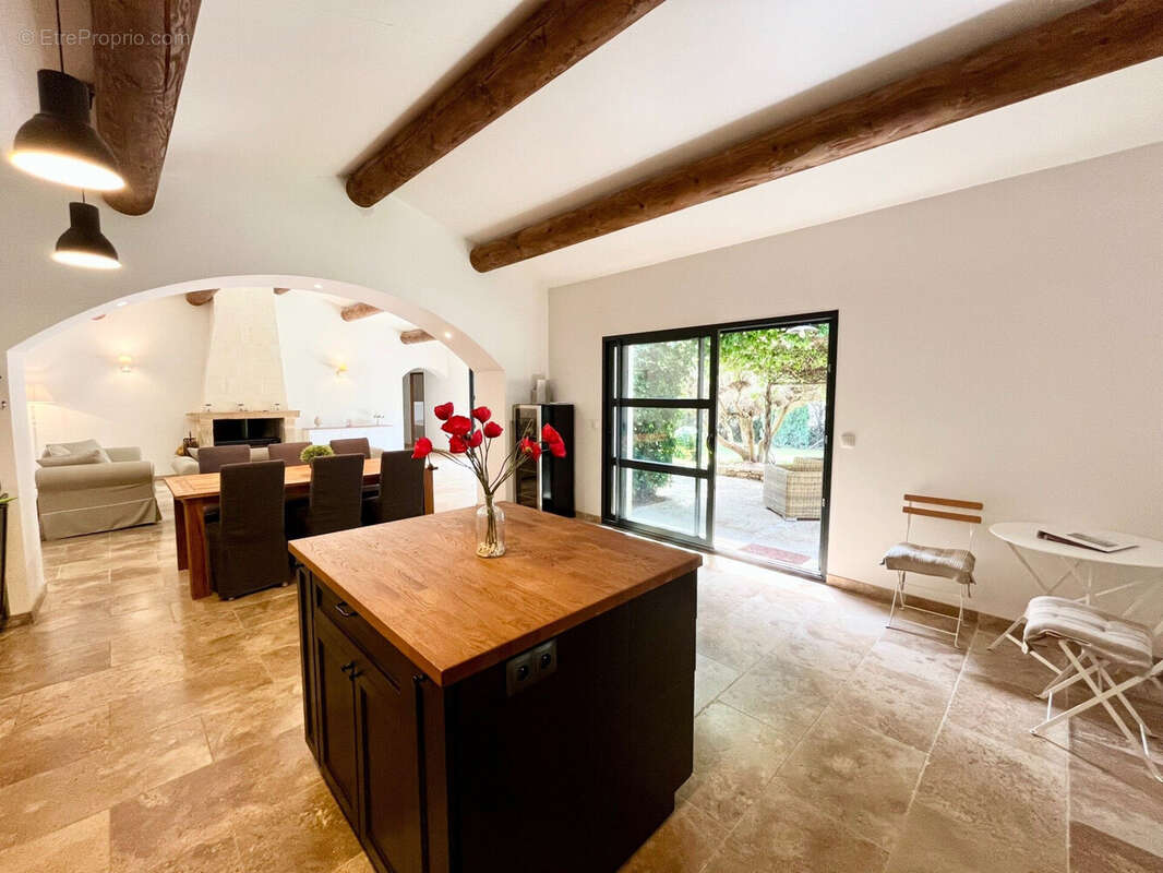 Maison 129 m² à Suze-La-Rousse  - photo 5