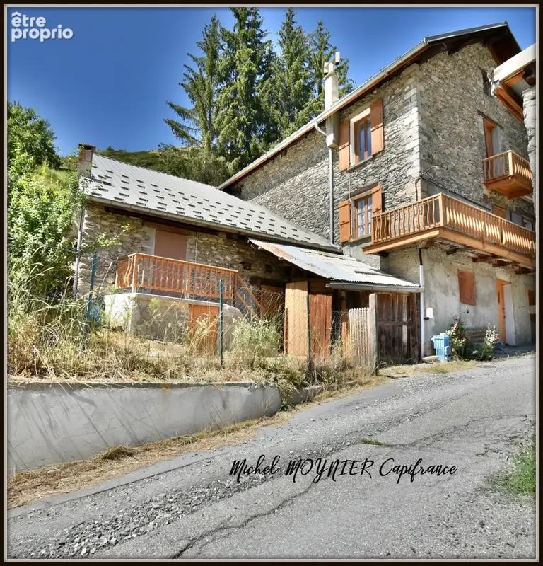 Une maison unique à Aiguilles, au cœur des montagnes du Queyras - photo 1