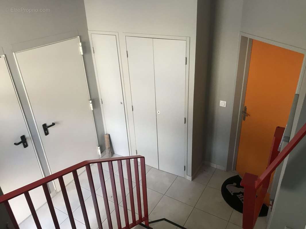 sas entrée immeuble  - Appartement à COLOGNE