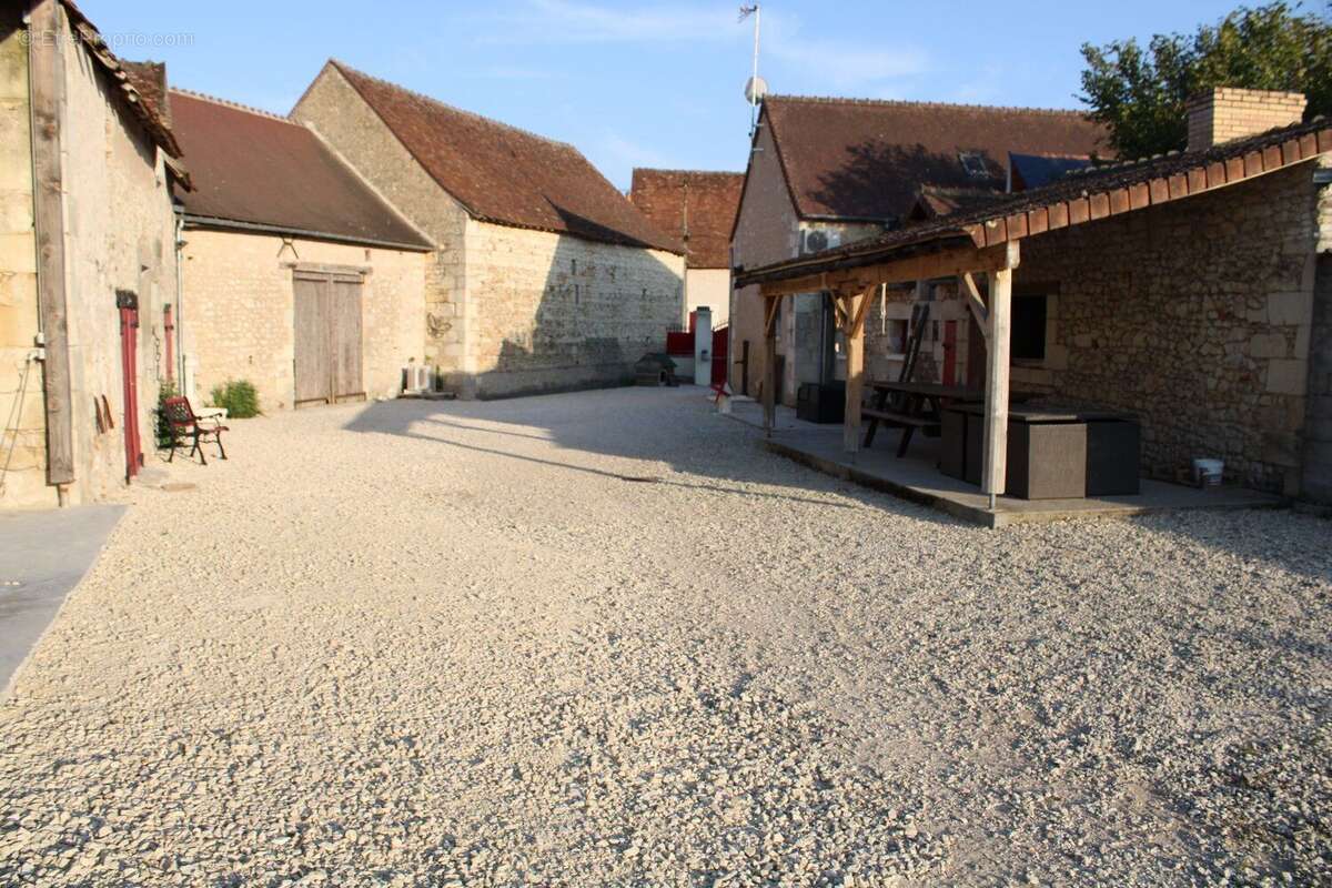Maison à NEONS-SUR-CREUSE