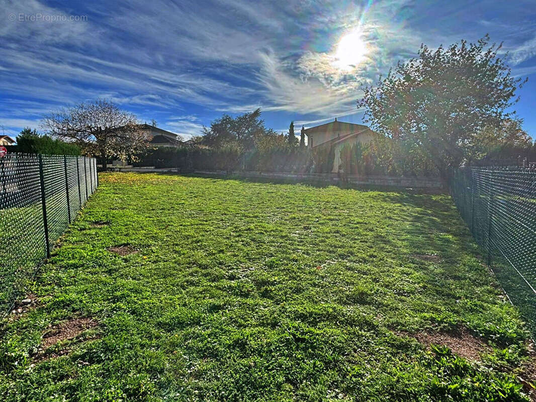 Terrain à COMMELLE-VERNAY