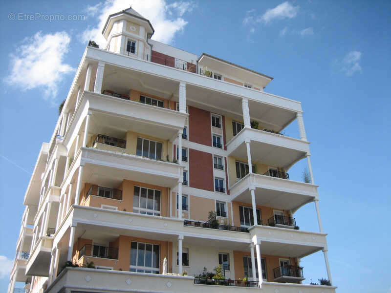 Appartement à COURBEVOIE