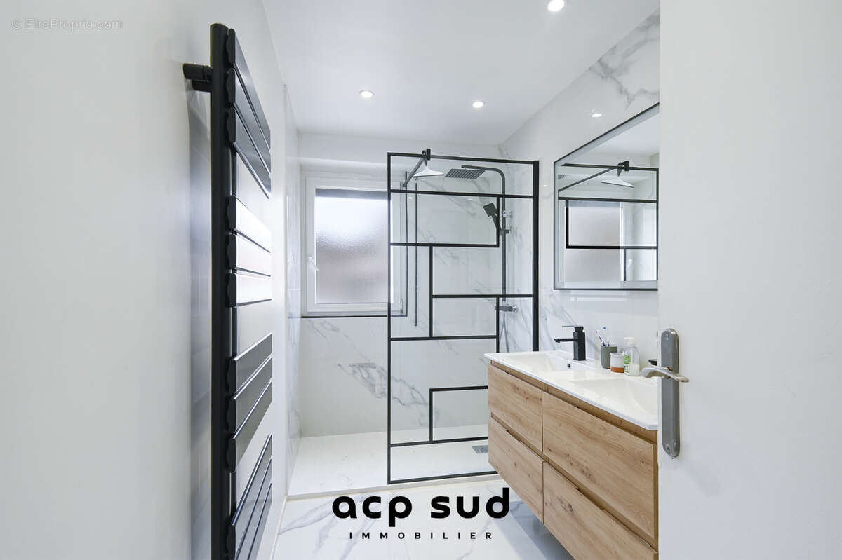 Appartement à MARSEILLE-6E