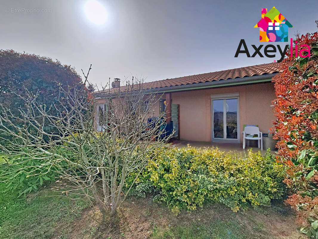 Maison à SAINT-SYMPHORIEN-DE-LAY