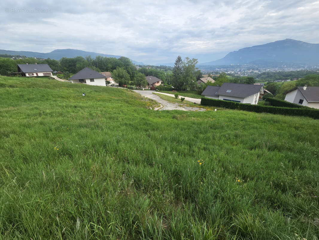 Terrain à SAINT-CASSIN
