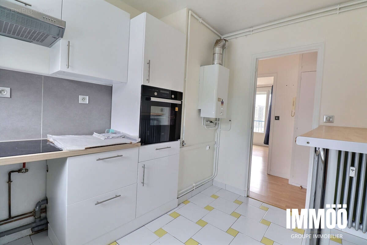 Appartement 81 m² à Notre-Dame-De-Bondeville  - photo 4