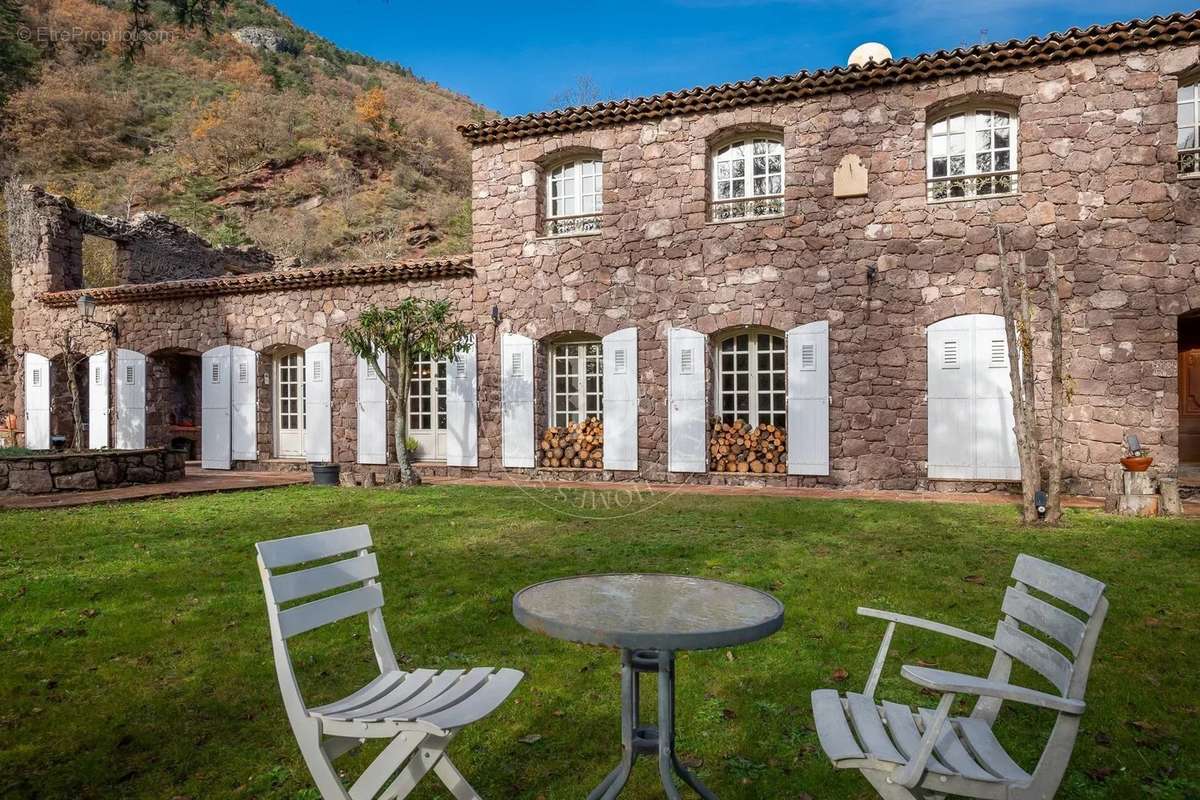 Maison à PUGET-THENIERS