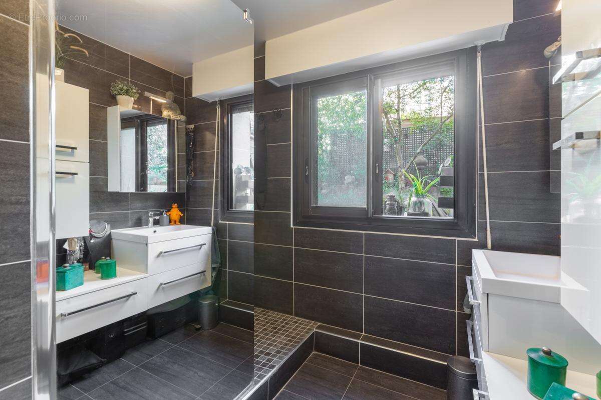 Appartement à LEVALLOIS-PERRET