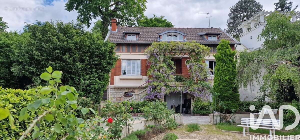 Photo 2 - Maison à VILLE-D'AVRAY