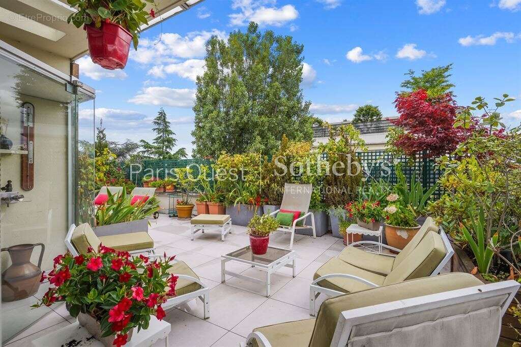 Appartement à NEUILLY-SUR-SEINE