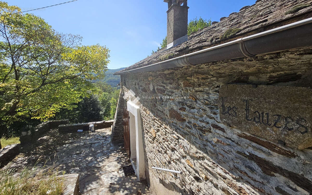 Maison à LE COLLET-DE-DEZE