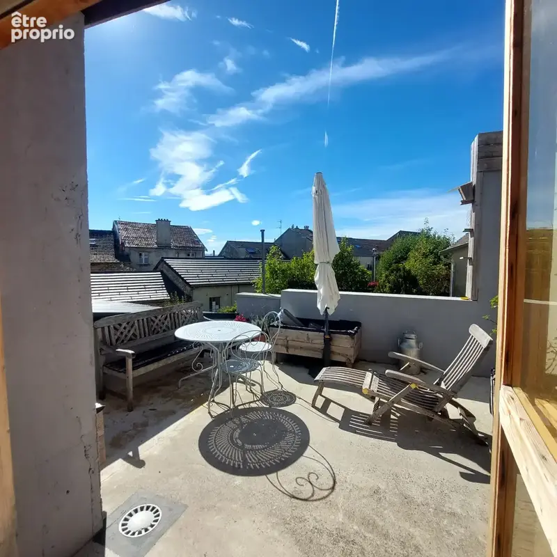 SAINT-AGRÈVE CENTRE   Maison de village de 97 m2 avec 4 chambres, terrasse et grand garage de 72 m2 ! - photo 2