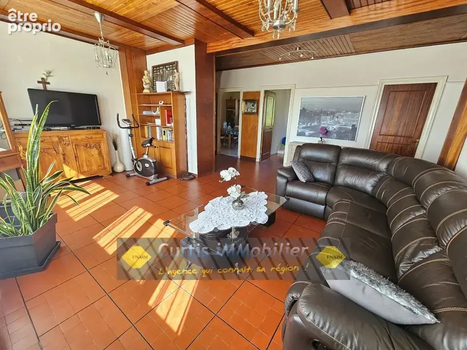 Maison 193 m² à Saint-Just-Malmont  - photo 1