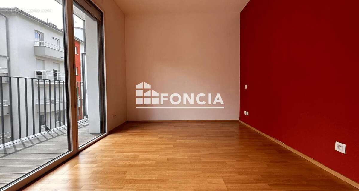 EXCLUSIVITE FONCIA - Aix les Bains, Résidence récente - Grand T2 au 2ème étage, avec Belle Terrasse et garage en sous sol - photo 6