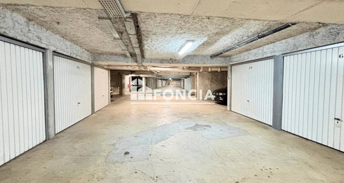 Parking à TRAPPES