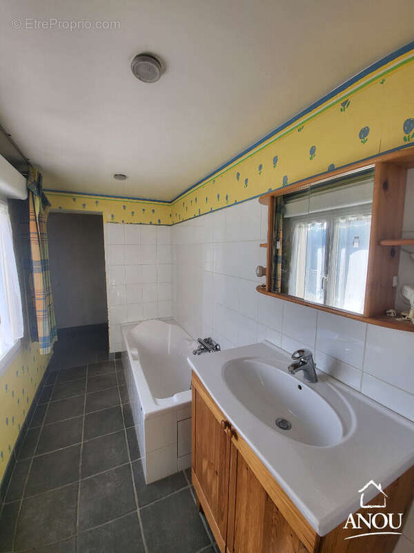 Maison à LA BAZOCHE-GOUET