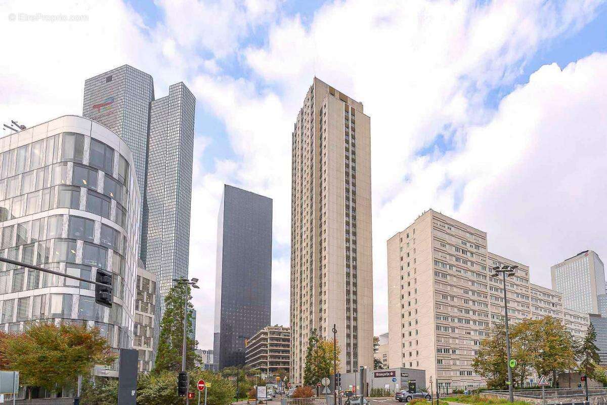 Appartement à COURBEVOIE