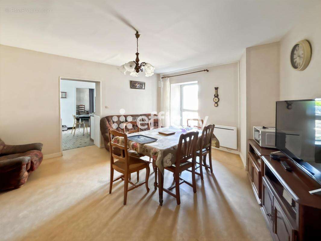 Maison 93 m² à Saintes  - photo 3