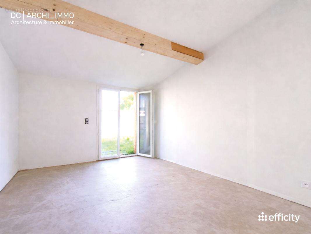 Maison à JAU-DIGNAC-ET-LOIRAC