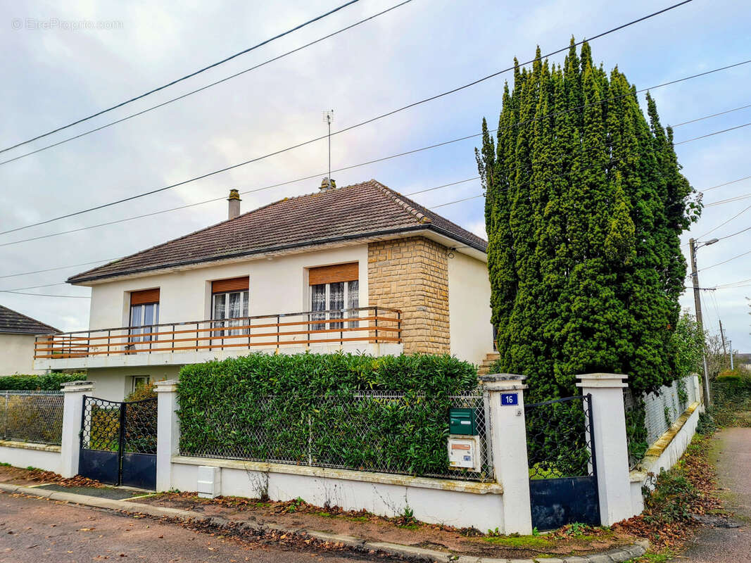 Nevers Pavillon de rapport de 187 m2  sur 641 M2 de jardin loué - photo 15
