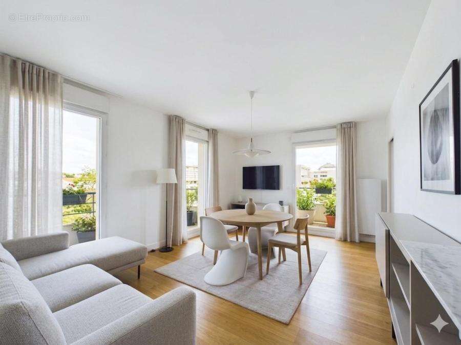 Appartement à PARIS-15E