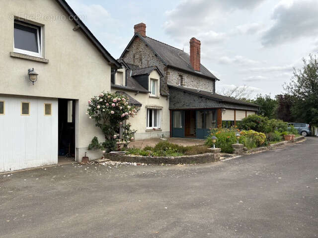 Maison à AMBRIERES-LES-VALLEES