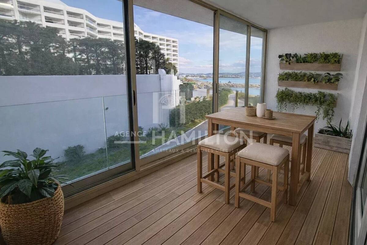 Appartement à MANDELIEU-LA-NAPOULE