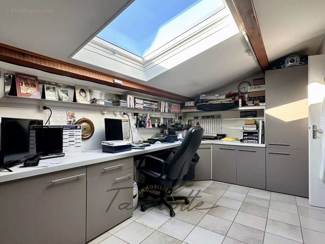 Maison à MONTELIMAR