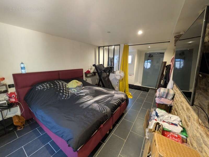 Séglien en campagne longère en pierre rénovée avec vie de plain pied de 243m², garage, atelier et dépendance parcelle de 7125m² - photo 8