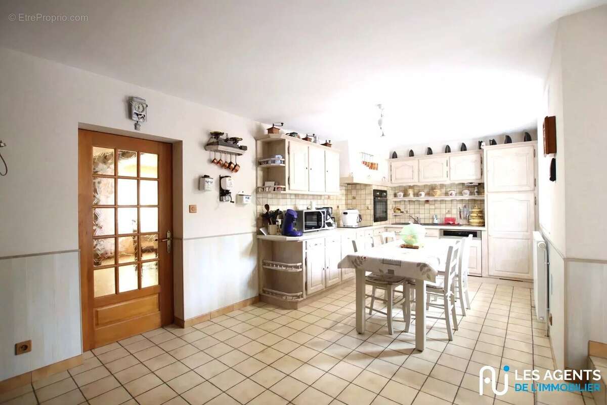 Maison à SAINT-JEAN-DE-LA-RUELLE