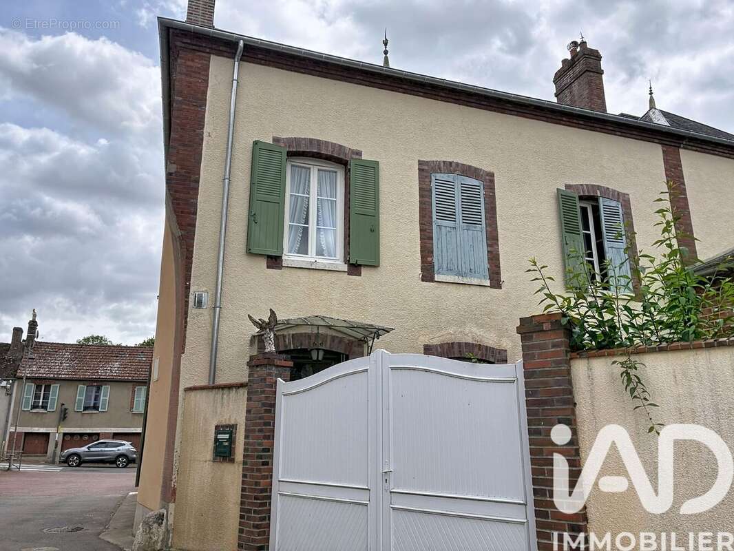 Photo 2 - Maison à LA SELLE-SUR-LE-BIED