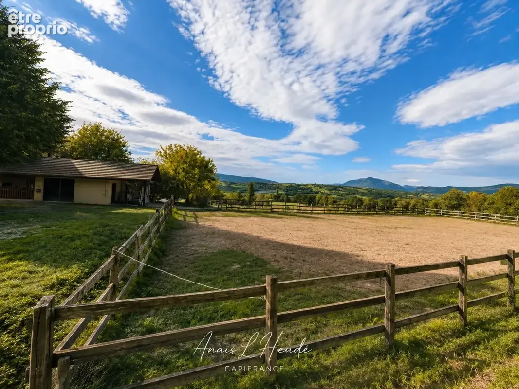 Propriété d’exception – près de 300 m² – 2,7 hectares – installations equestres - logements independants - photo 2