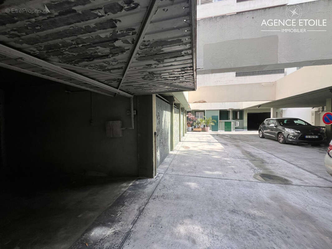 Parking à MARSEILLE-8E