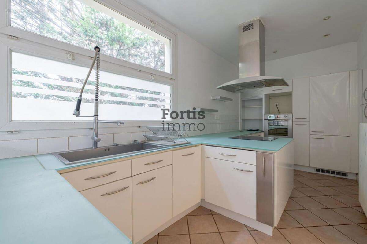 Maison à LE MESNIL-LE-ROI