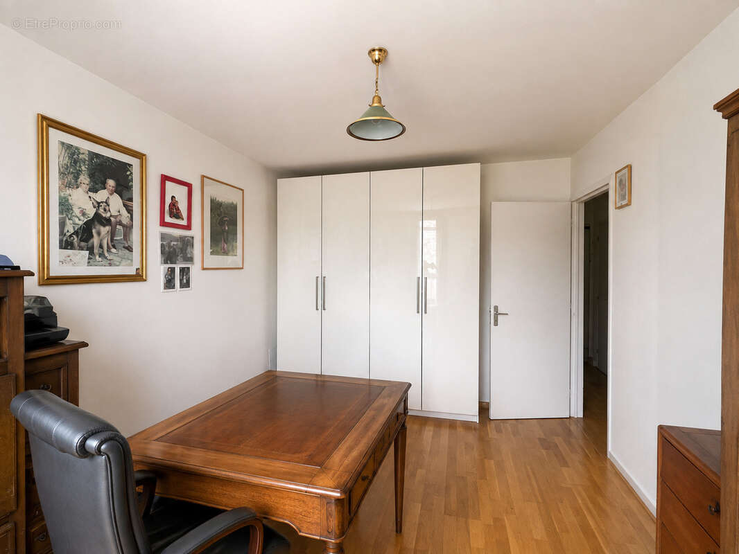 SIX-FOURS- Villa de plain pied 3 chambres - Piscine - photo 6