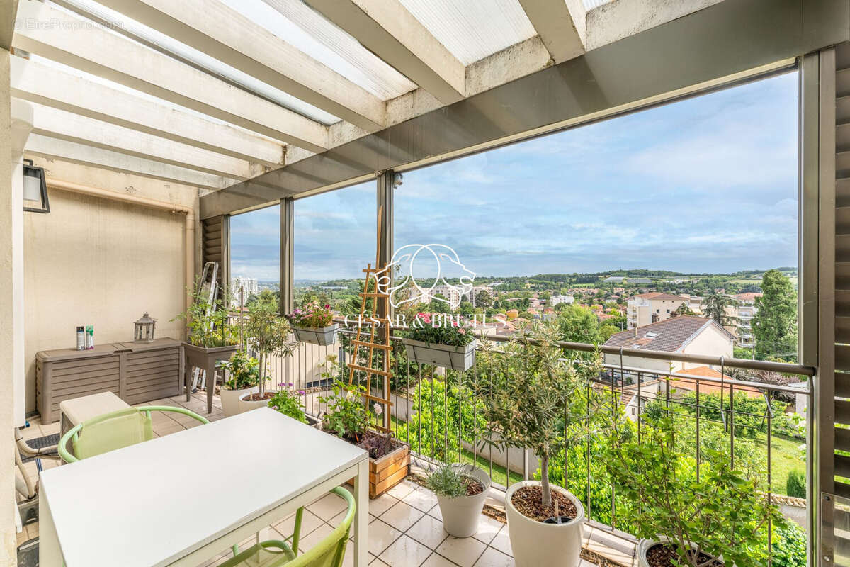 Appartement à SAINT-GENIS-LAVAL