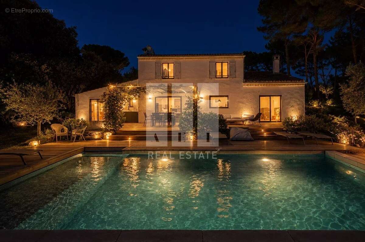 Mougins - secteur premium - au calme absolue - proche mougins school - villa entierement renovee avec piscine et potentiel d'agr - photo 3