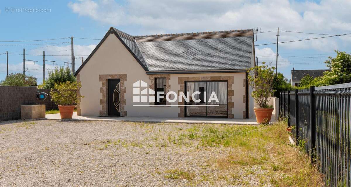 Commerce à NAZELLES-NEGRON