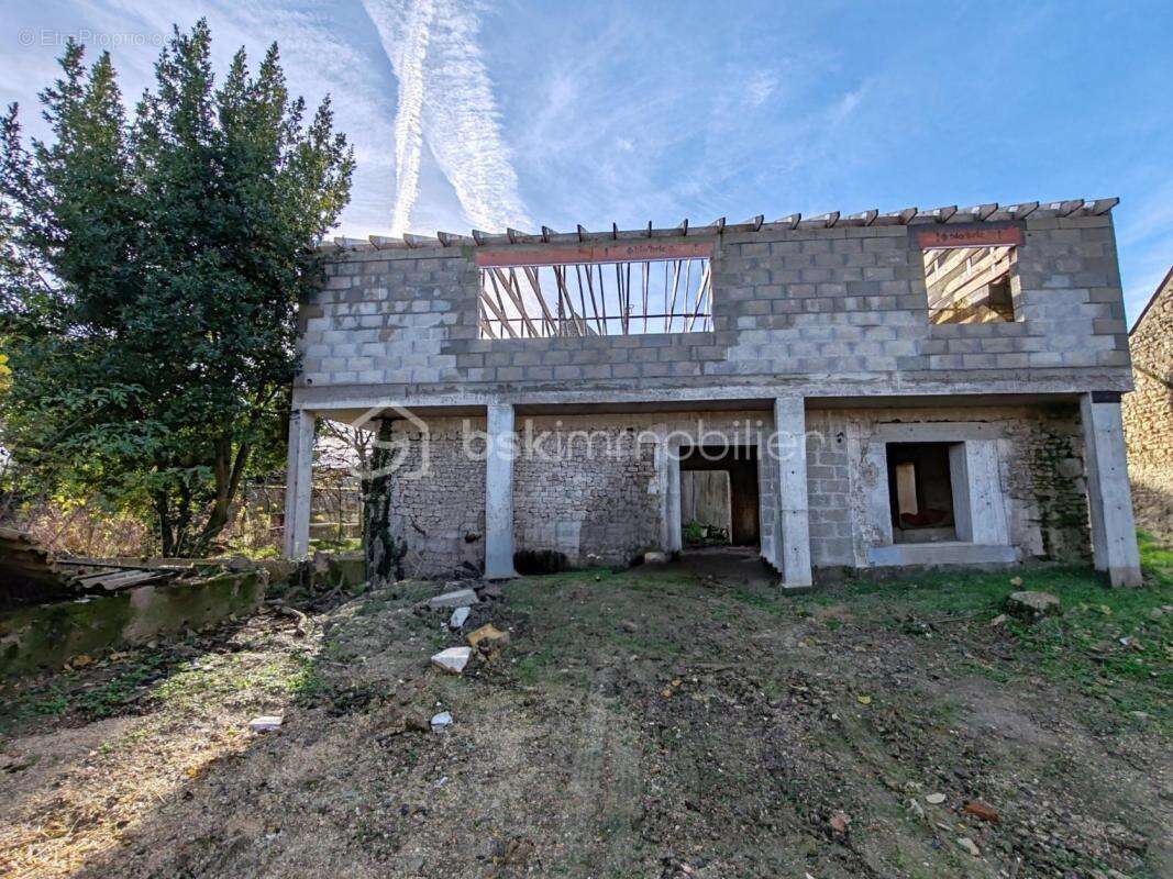 Maison à MEMBROLLES