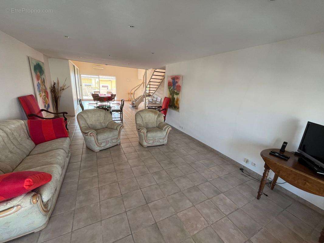 Meze, Appartement avec exceptionnel et rarissime emplacement sur le port - photo 21