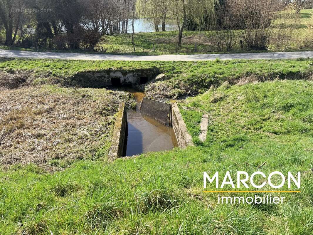 Terrain à AZAT-CHATENET